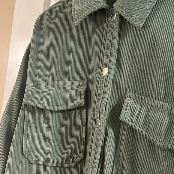 Bershka green button-up shirt jacket. - Picture 2 of 4